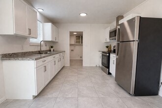 209 W Alfred St in El Campo, TX - Building Photo - Building Photo