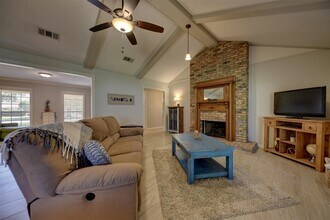 2107 Timber Ln in Conroe, TX - Building Photo - Building Photo