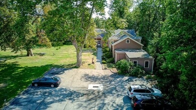 97 Narragansett Ave in Newport, RI - Foto de edificio - Building Photo