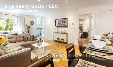 1450 Beacon St-Unit -415 in Brookline, MA - Foto de edificio - Building Photo