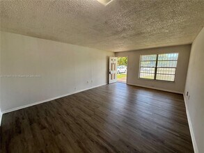 271 NW 177th St in Miami Gardens, FL - Building Photo - Building Photo