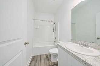 35210 Daisy Meadow Loop in Zephyrhills, FL - Building Photo - Building Photo