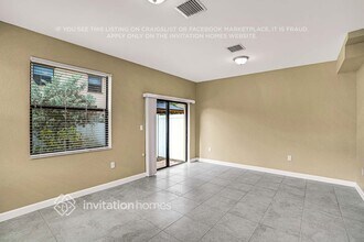 10466 W 33rd Way in Hialeah, FL - Foto de edificio - Building Photo