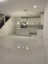 2621 NE 212th Terrace in Miami, FL - Building Photo - Building Photo