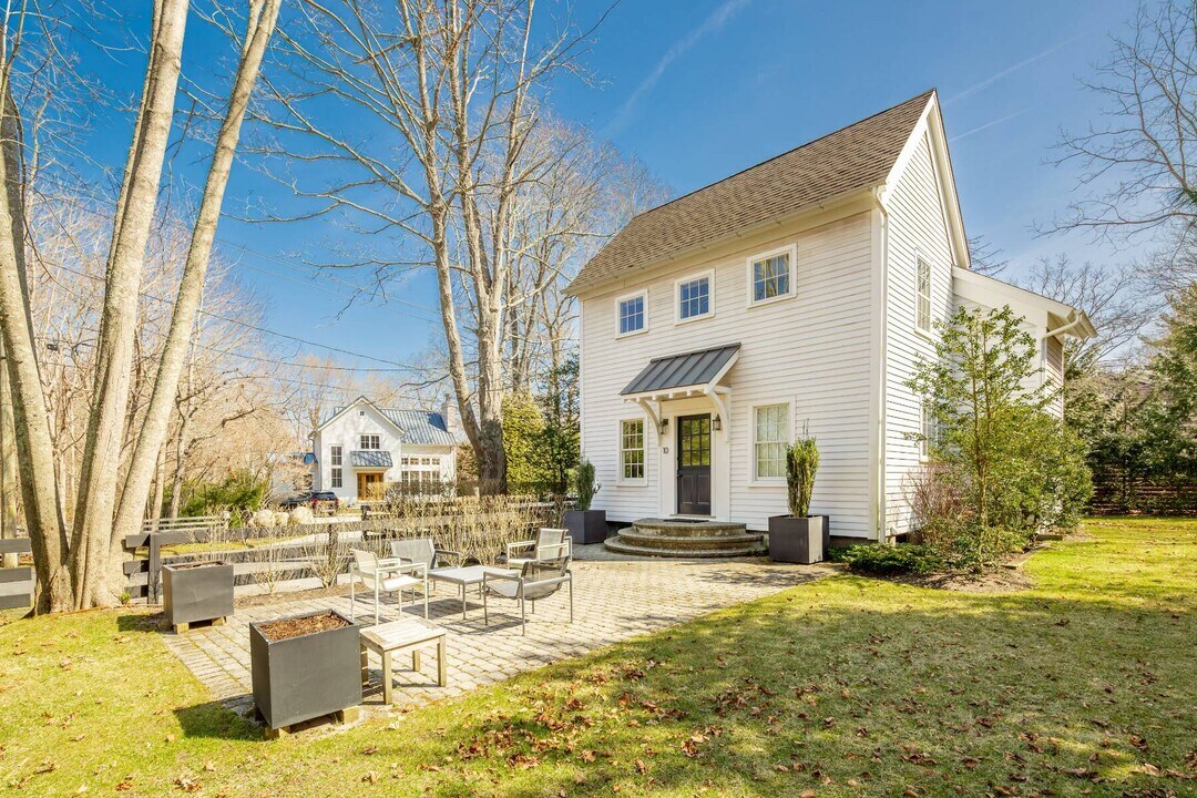 10 Hildreth St in Sag Harbor, NY - Building Photo