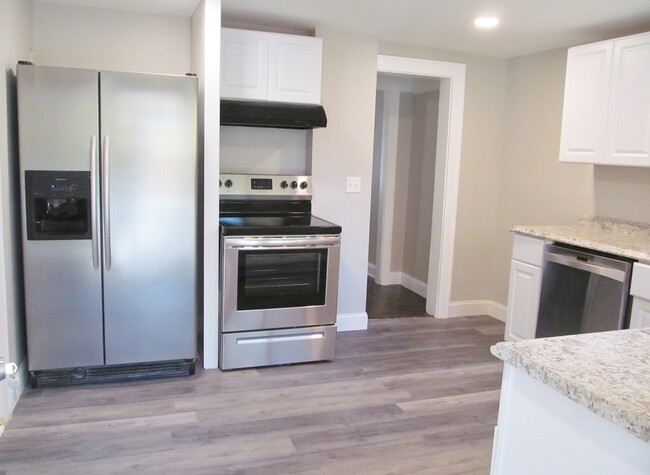 16 Lower West St, Unit 2 in Annandale, NJ - Building Photo - Building Photo