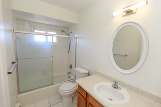 1097 Tienken Ct, Unit 202 in Rochester Hills, MI - Foto de edificio - Building Photo