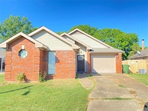 1907 Woodrun Dr in Montgomery, AL - Building Photo - Building Photo