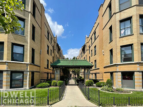 2300 N Spaulding Ave, Unit S in Chicago, IL - Building Photo - Building Photo