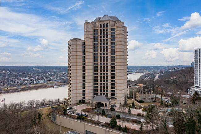 Edgecliff Point in Cincinnati, OH - Building Photo - Primary Photo