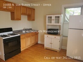 1686-1688 N Van Buren St in Milwaukee, WI - Building Photo
