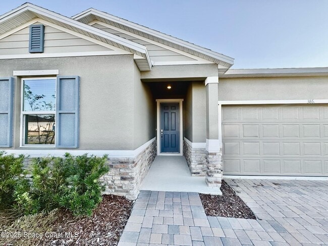 386 Glaspell Cir SE in Palm Bay, FL - Building Photo - Building Photo