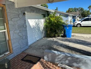 802 Valley Hill Dr in Brandon, FL - Building Photo - Building Photo