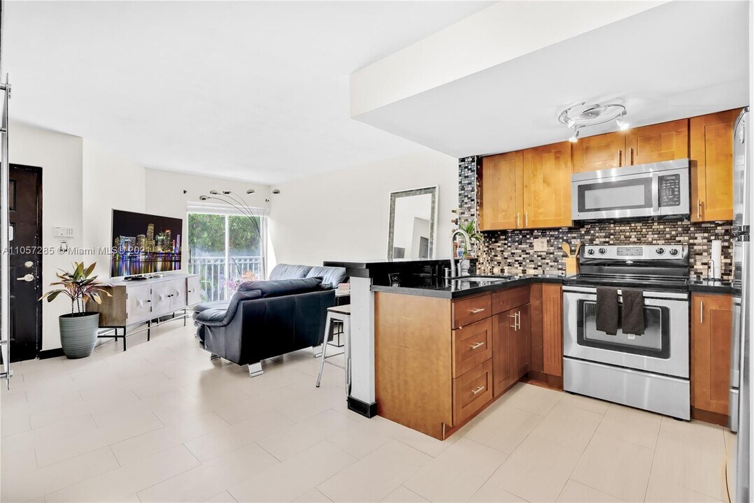 8660 NW 6th Ln in Miami, FL - Building Photo