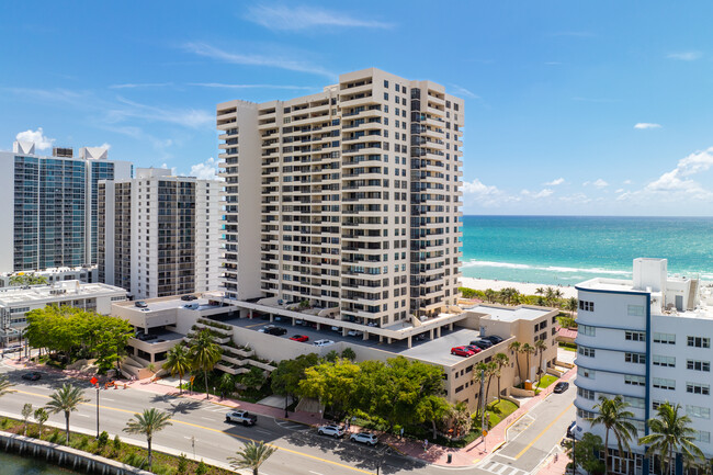 Club Atlantis Condominiums in Miami Beach, FL - Building Photo - Building Photo