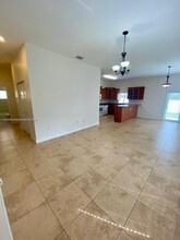 2485 W 5th Ct, Unit B in Hialeah, FL - Foto de edificio - Building Photo