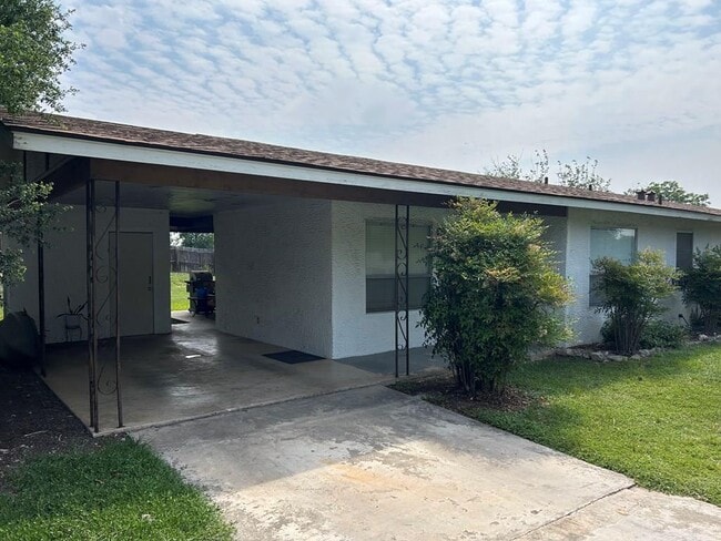 property at 103 Poco Vista Dr S