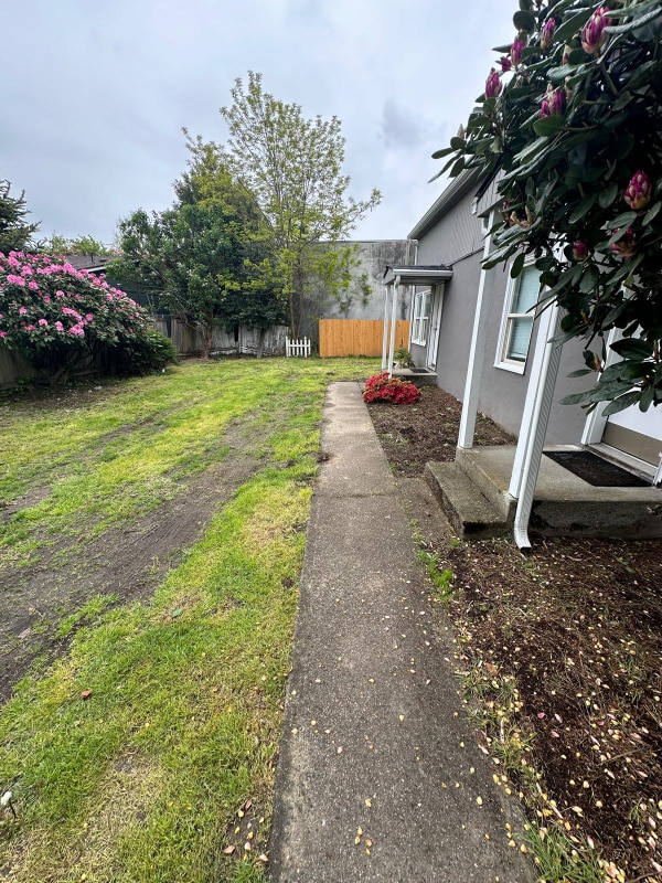 property at 1027 W Sam St