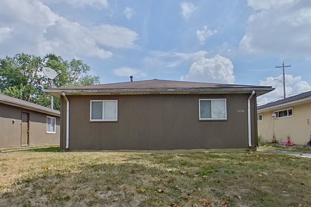 2450-2452-2452 Hiawatha St in Columbus, OH - Building Photo