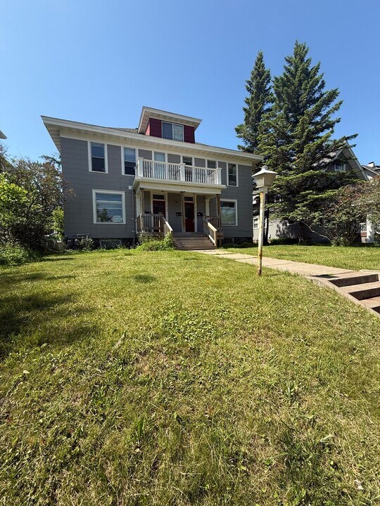 2107 E 5th St-Unit -2105 E 5th St in Duluth, MN - Building Photo