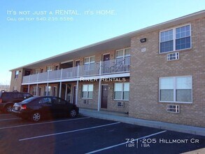 721 Hillmont Cir in Harrisonburg, VA - Building Photo - Building Photo