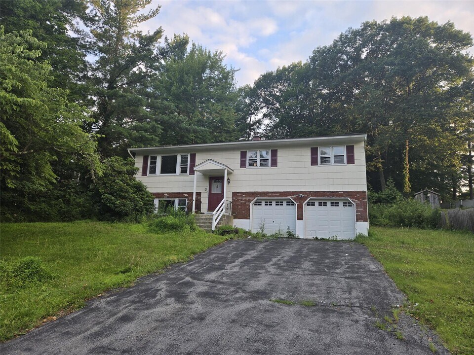 36 Eden Rd in Harriman, NY - Building Photo