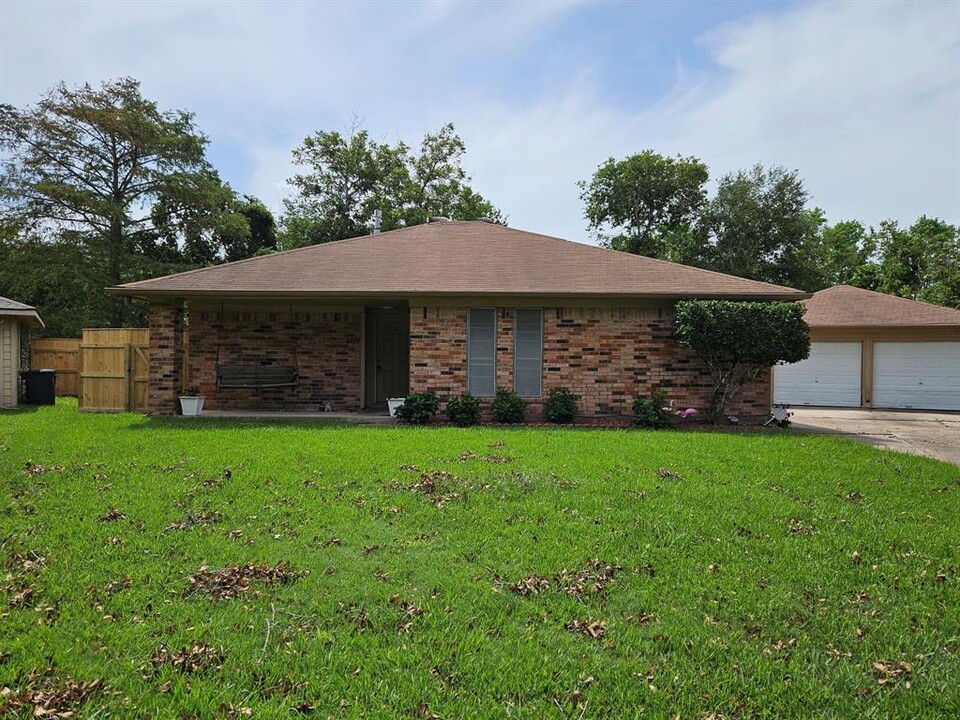 609 Francis Ct in League City, TX - Foto de edificio