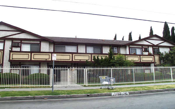 8545 Cedros Ave in Panorama City, CA - Building Photo - Building Photo