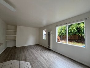 421-423 La Jolla St in Morro Bay, CA - Building Photo - Building Photo