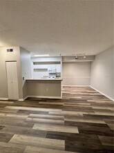 5518 Metrowest Blvd-Unit -11-103 in Orlando, FL - Foto de edificio - Building Photo