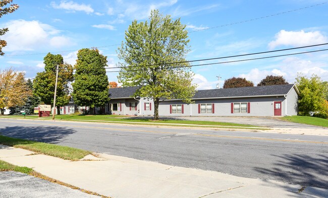 1937 N Main St in West Bend, WI - Foto de edificio - Building Photo