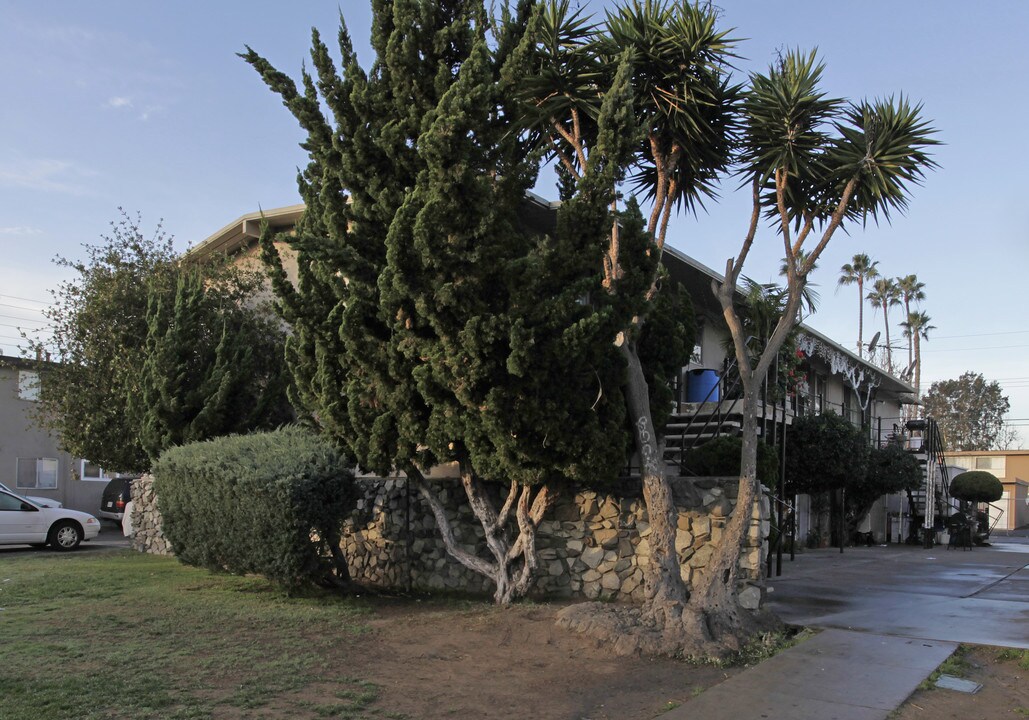 2265 Maple St in Costa Mesa, CA - Building Photo