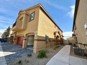 7850 Aurora Sky St in North Las Vegas, NV - Building Photo - Building Photo