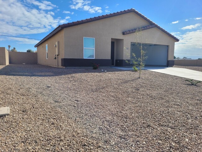 5614 S Beaver Crk Ave in Fort Mohave, AZ - Foto de edificio - Building Photo