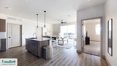 300 E Fremont Pl, Unit 3-101 in Littleton, CO - Foto de edificio - Building Photo
