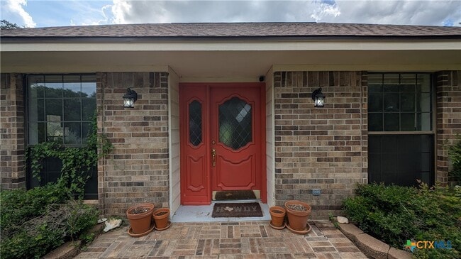 property at 2738 Oak Haven