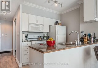 35 Mariner Terrace in Toronto, ON - Building Photo - Building Photo