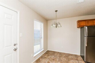 1359 Lincolnshire Way in Fort Worth, TX - Foto de edificio - Building Photo