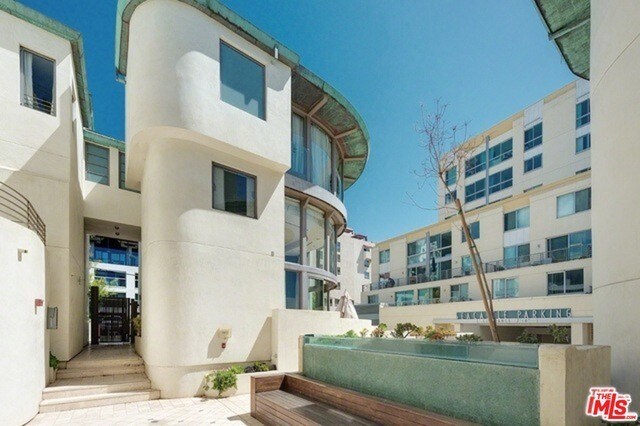 11 Marine Terrace-Unit -4 in Santa Monica, CA - Building Photo - Building Photo
