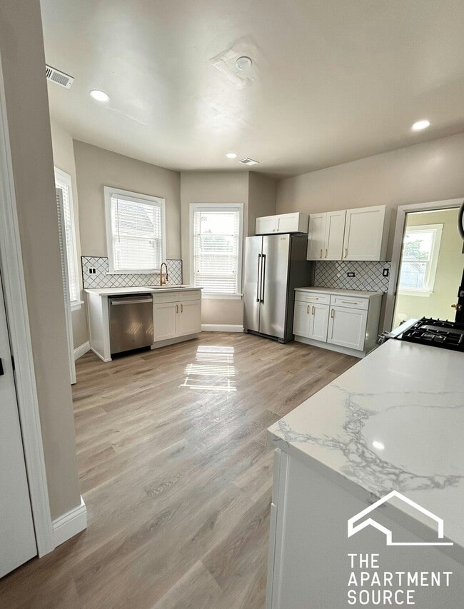 property at 2820 N Ridgeway Ave