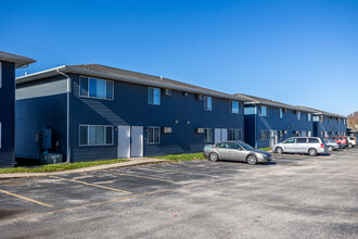 Grand View Apartments in Marion, IA - Foto de edificio - Primary Photo