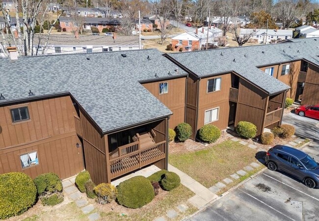 319 Greenville Hwy in Brevard, NC - Building Photo - Building Photo