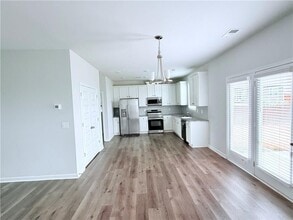 409 McGinnis Cir in Calhoun, GA - Foto de edificio - Building Photo