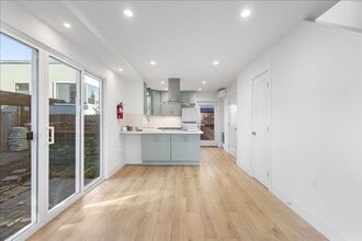 1012 Broadway in Alameda, CA - Building Photo - Building Photo