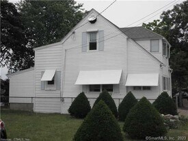 2 Grove Way in Clinton, CT - Building Photo