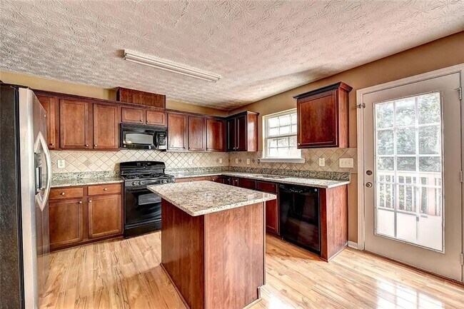 670 Roxford Ln NE in Buford, GA - Building Photo - Building Photo