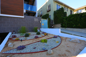 Hacienda Villas in West Hollywood, CA - Building Photo - Building Photo