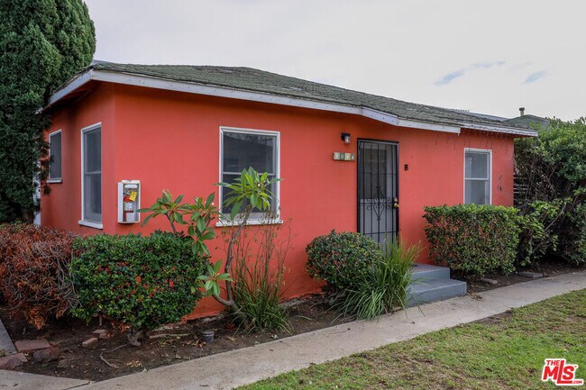 1944 Cloverfield Blvd-Unit -B in Santa Monica, CA - Building Photo - Building Photo