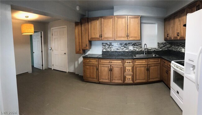 2109 Poplar Ave in Las Vegas, NV - Building Photo - Building Photo