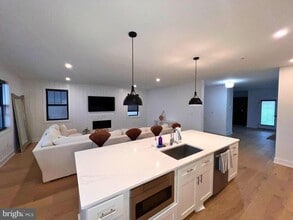 986 Henry Ave in Wayne, PA - Building Photo - Building Photo